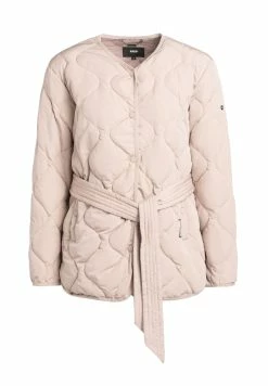 Khujo Yuna - Chaqueta De Entretiempo - War Pin 15 Khujo Yuna - Chaqueta De Entretiempo - War Pin -Khujo Ventas 296e387be37a41aa969f8fd893c6ab38 scaled