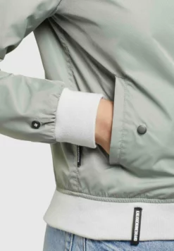 Khujo Stence - Chaquetas Bomber - Blassgrün -Khujo Ventas 40761d5b7ec64c71ad2d661f00e46746 scaled